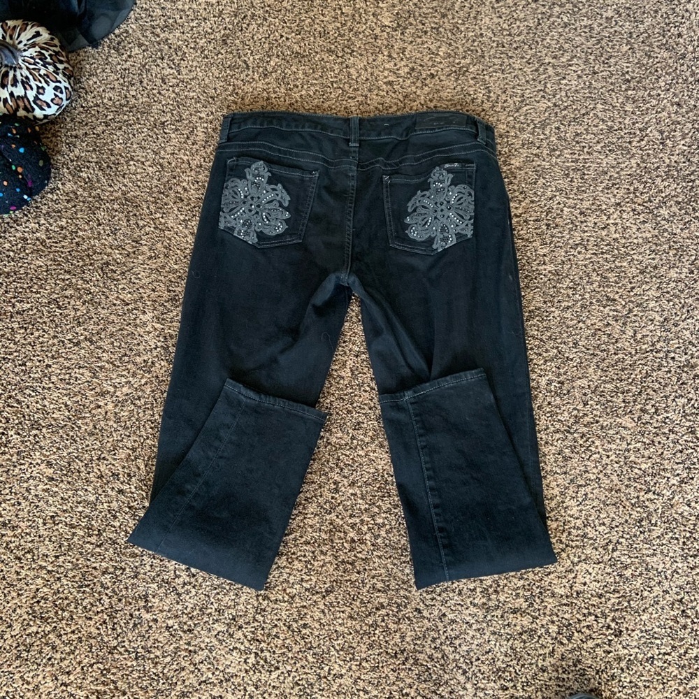 Pretty pockets w/stones black jeans.